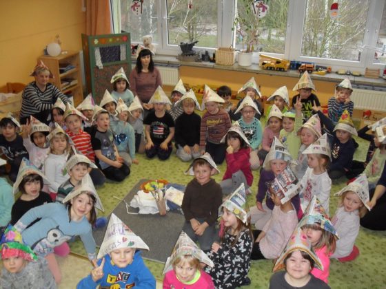„Kunterbunte Kinderfinger“ im Montessori Kinderhaus „Sonnenschein