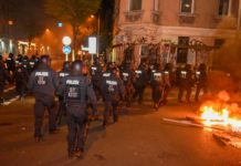 Leipzig - Zu wenig Beamte: Polizei greift erst nach Stunden bei linken Krawallen ein