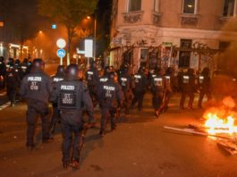 Leipzig - Zu wenig Beamte: Polizei greift erst nach Stunden bei linken Krawallen ein