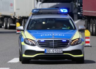 Polizei auf Autobahn