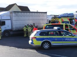 Auf dem Parkplatz eines Autohauses hatte sich gegen 09:20 Uhr ein schwerer Unfall ereignet.