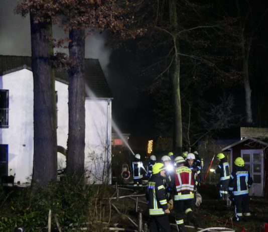 Dachstuhlbrand in Waldsteinberg Fotos: Sören Müller