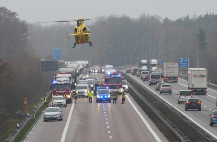 Kind bei Unfall verletzt: Hubschraubereinsatz auf A14 bei Naunhof