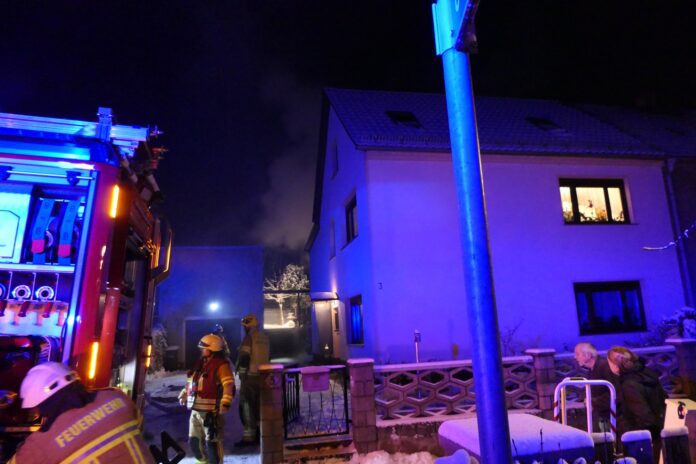 Brandeinsatz in Böhlen: Feuerwehr löscht Gewächshaus