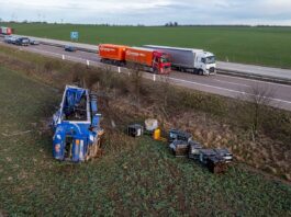 Der Sattelzug war am Mittwoch auf der A14 verunglückt
