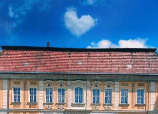 Jagdhaus Herz Wolke Himmel Montage Kössern _ 2024_