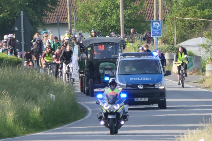 Fahrraddemo auf der S11 zwischen Großbardau und Grimma im Mai 2023