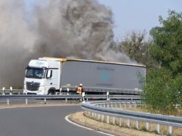 Der LKW geriet bei Klinga in Brand