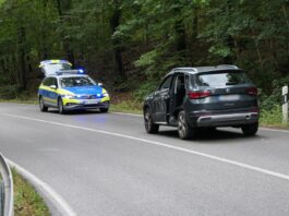 Bei dem Seat wurde die hintere Tür heraus gerissen