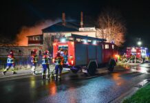 Leisnig - Großbrand im Gasthof! Feuerwehr kämpft in Minkwitz mit Wind, Löschwasser knapp, Katze gerettet