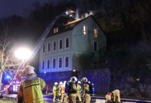 Dachstuhlbrand in der Nerchauer Straße Fotos: Sören Müller