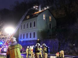 Dachstuhlbrand in der Nerchauer Straße Fotos: Sören Müller