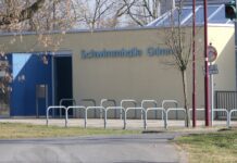 Schwimmhalle