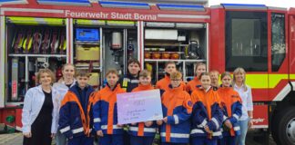 Feuerwehr Borna gewinnt 1.000 Euro für die Jugendfeuerwehr bei dm-Challenge