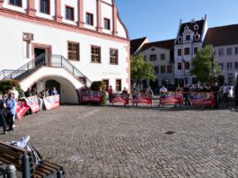 Protest vor der Stadtratsitzung im September 2025 in Grimma