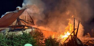 Großbrand in Mittelsachsen: Einfamilienhaus und Nebengebäude in Flammen
