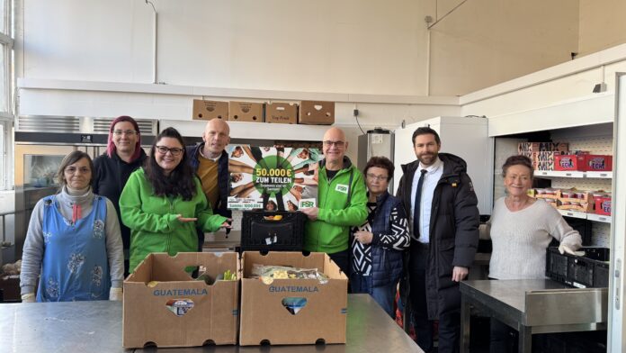 2025 RADIO PSR 50.000€ zum Teilen - Übergabe Tafel 1