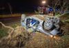 Opel überschlägt sich in Straßengraben – Fahrer stirbt noch am Unfallort