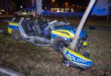 Schwerer Verkehrsunfall mit Polizeistreifenwagen in Leipzig-Grünau