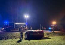 Caddy bei Frohburg von Straße abgekommen