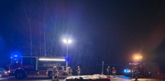 Caddy bei Frohburg von Straße abgekommen