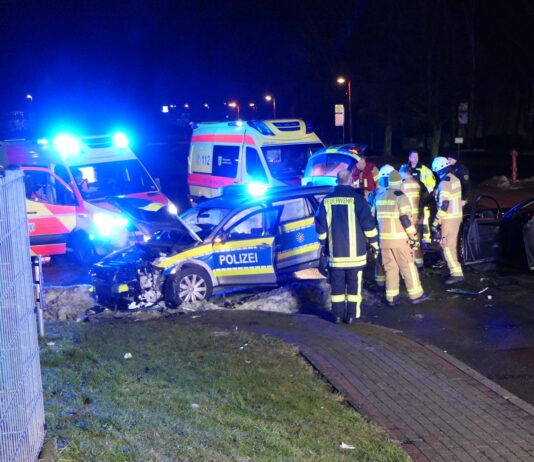 Frontalzusammenstoß nach Verfolgungsfahrt: Drei Verletzte in Dürrweitzschen