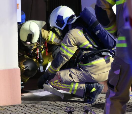 Unbekannter Stoff sorgt für nächtlichen Großeinsatz in Grimmas Altstadt
