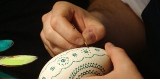 Ostereier nach sorbischer Tradition in Grimma bemalen Ostereier