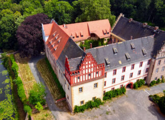 Walpurgisnacht Rock auf Schloss Trebsen: Drei Bühnen, sechs Bands und ein außergewöhnliches Open-Air-Erlebnis