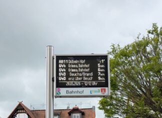 Digitale Informationssysteme an großen Haltestellen im Landkreis Leipzig