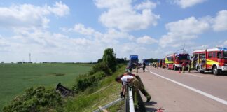Schwerer Unfall auf der A14 bei Mutzschen: Transporter prallt auf liegengebliebenen Lkw