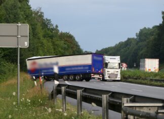 LKW-Unfall auf der A14 sorgt für Verkehrsbehinderungen