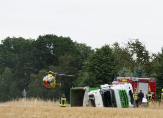 Feuerwehr befreit Fahrer nach LKW-Unfall bei Colditz aus Fahrerhaus