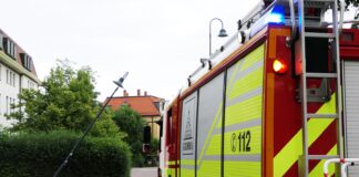 Laterne beschädigt: Feuerwehreinsatz in der Poststraße