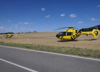 Schwerer Unfall zwischen Klinga und Großsteinberg: Zwei Rettungshubschrauber im Einsatz