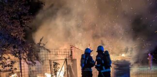 Werkzeugschuppen brennt in Frohburg-Prießnitz vollständig ab