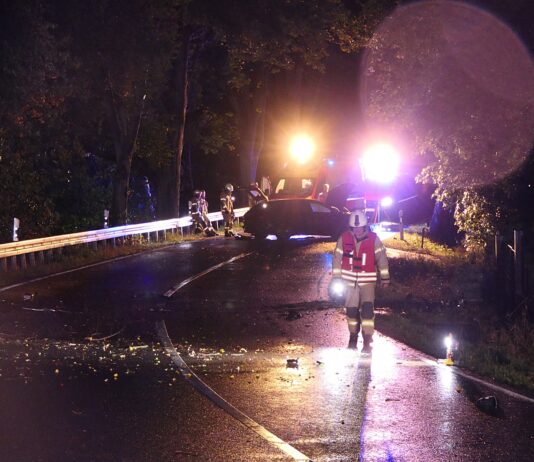 Verkehrsunfall auf der B107: Mercedes und Ford kollidieren bei Rothersdorf
