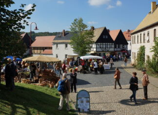 Greifvögel hautnah, Brot aus dem Holzofen: Das erwartet Besucher beim Handwerkermarkt in Höfgen