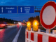 Autobahnsperrung bei Nacht in Leipzig-Dresden