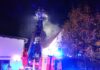 Flammen schlagen aus Dachstuhl: Feuerwehr löscht Brand in Wurzen Brand in Wurzen: Flammen schlagen aus leerstehendem Gebäude