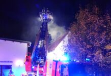 Brand in Wurzen: Flammen schlagen aus leerstehendem Gebäude