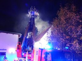 Brand in Wurzen: Flammen schlagen aus leerstehendem Gebäude
