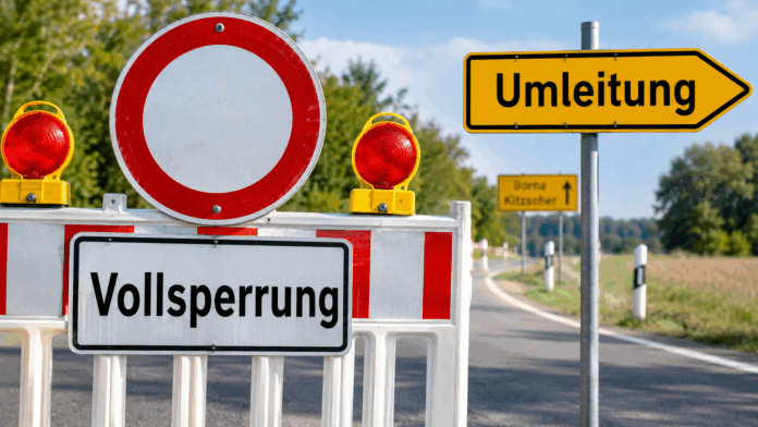 Straßensperrung mit Umleitung